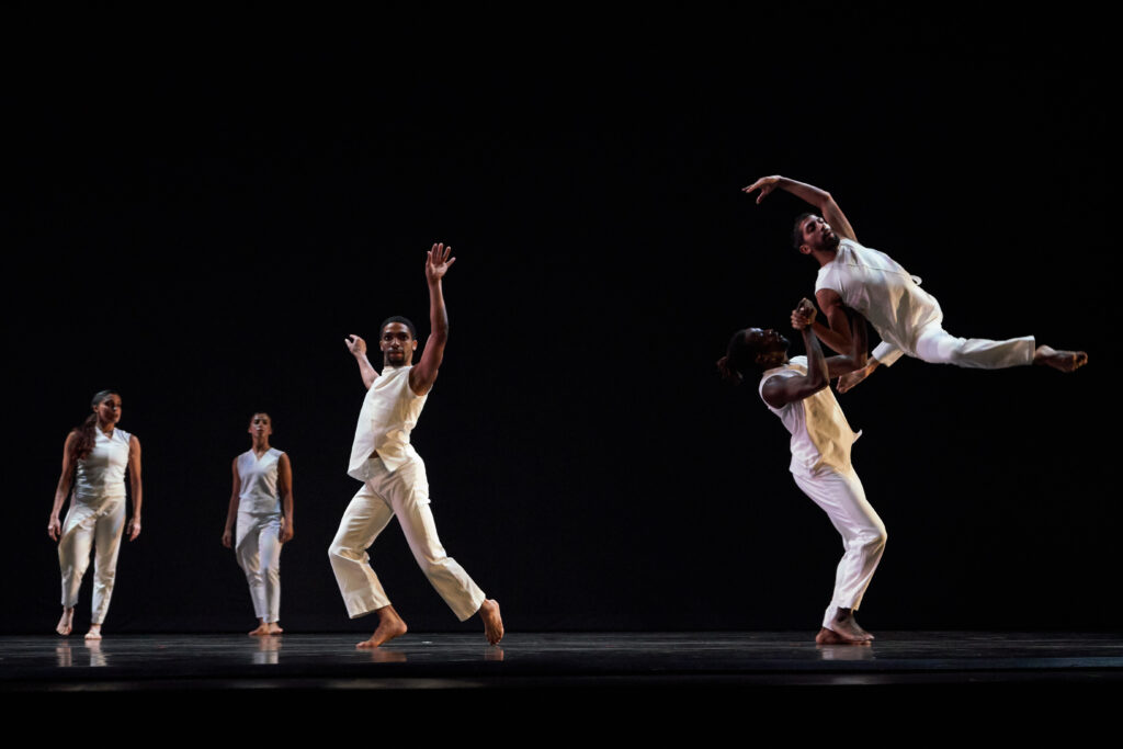 Houston METdance Company performs at the 2018 Arts Midwest Conference.