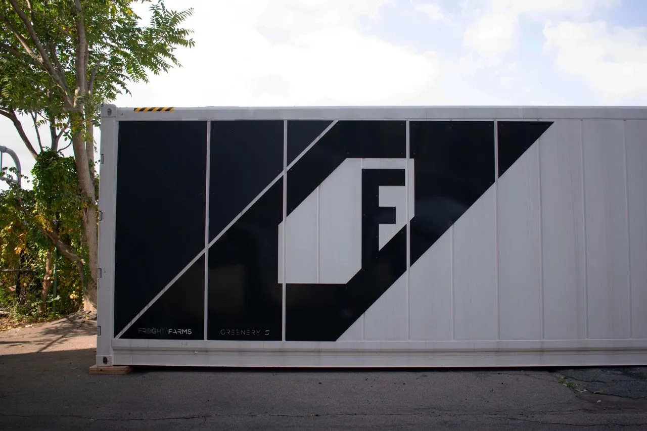 A large rectangular container with the letter "F" in a graphic black and white design.